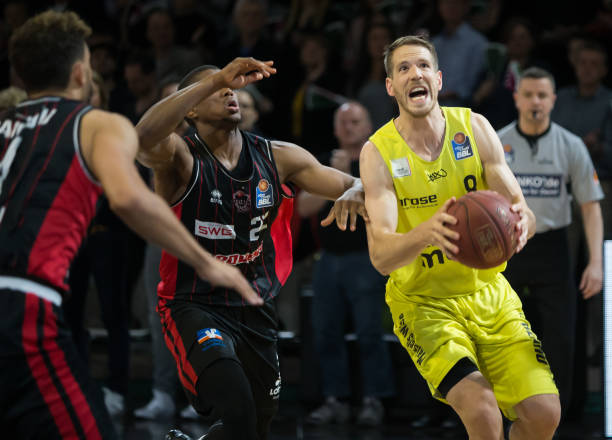 并利用反击 并利用反击