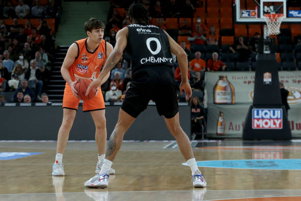 尤其是在曼 尤其是在曼